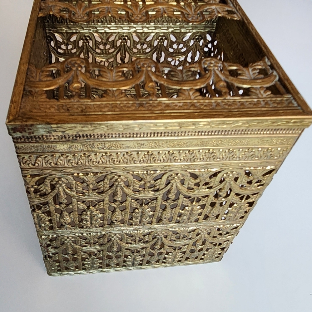 Elegant Gold Tissue Box